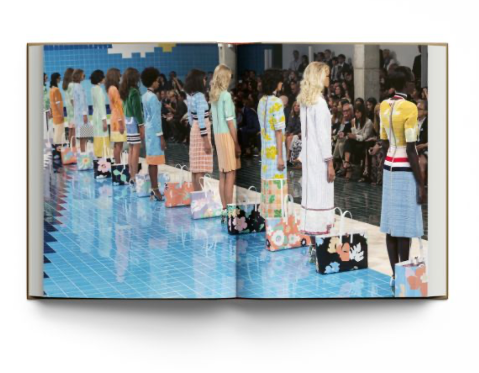 New York. In Fashion Book