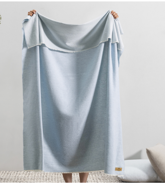 Popwell/Hahn: Hydrangea Blue Throw